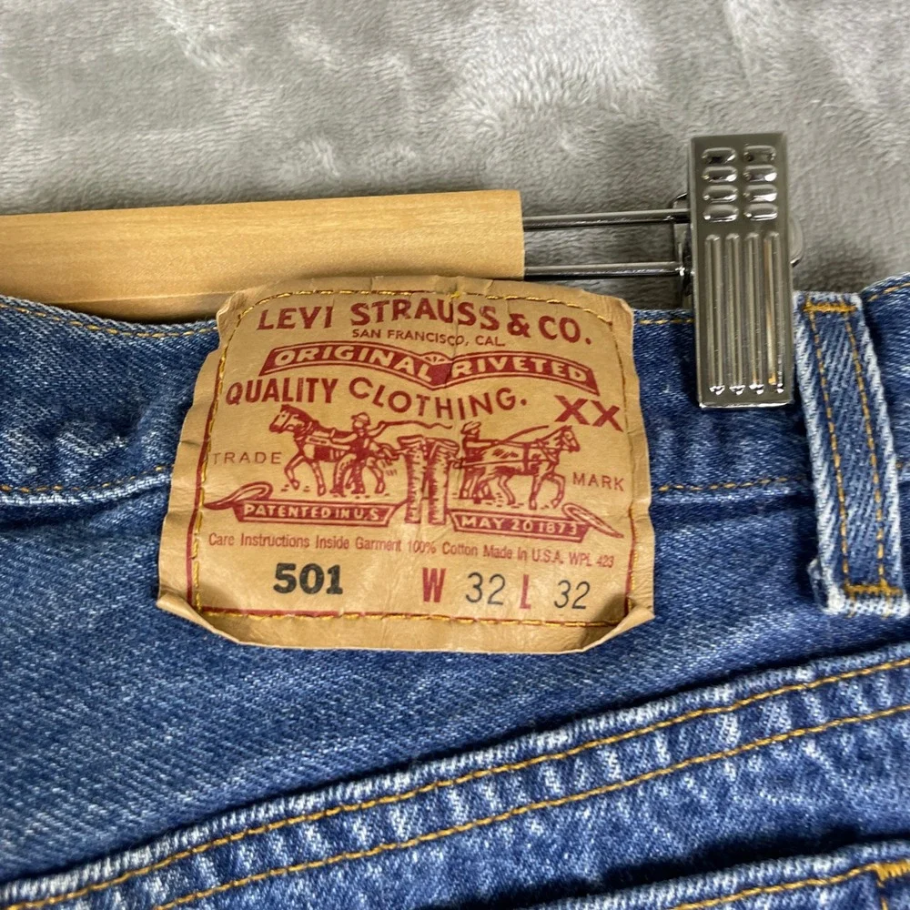 Vintage Levis 501 Jeans Mens 32x32 fits 30x31 Made in USA Dark Wash 90s Button